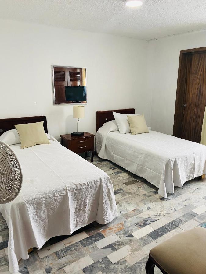 Hostal Guadalajara Cosmopolitan Providencia Екстер'єр фото