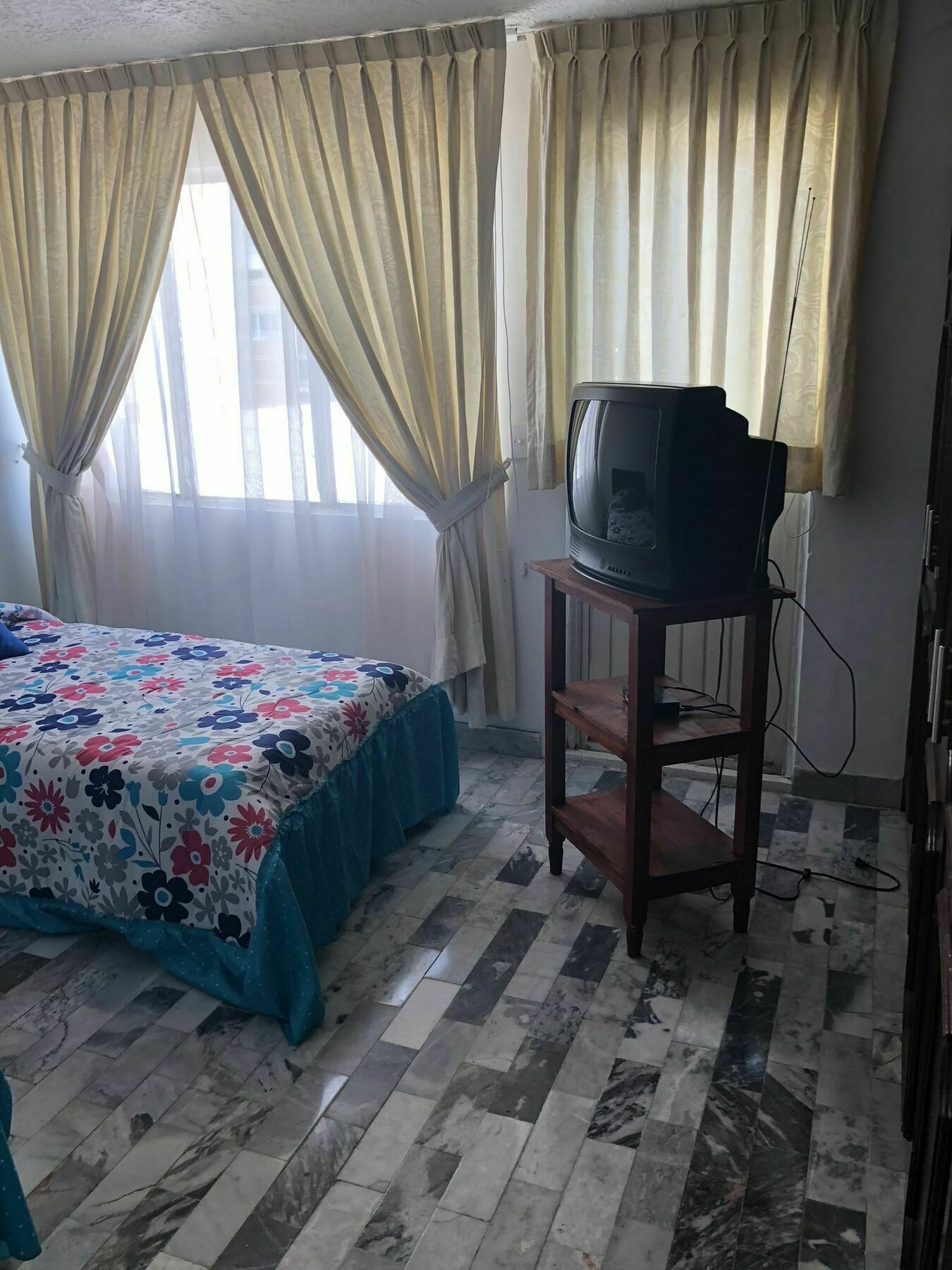 Hostal Guadalajara Cosmopolitan Providencia Екстер'єр фото